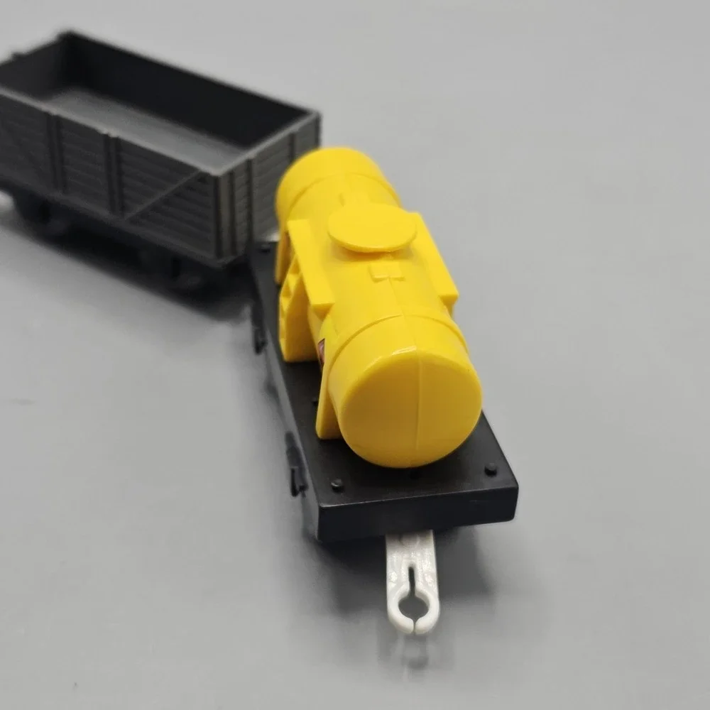 Vintage Thomas and Friends Trackmaster Fuel Cargo Car & Tanker Troublesome Truck